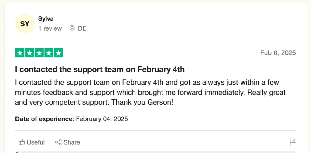 5 star customer review of Kinsta support team highlighting fast response time and helpful assistance on Trustpilot.